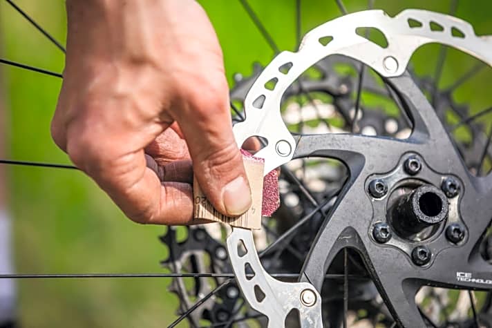 fahrrad neue scheibenbremse und neue belege quietscht und bremst nicht