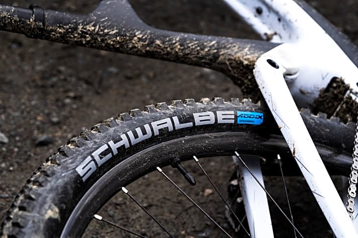   Schwalbe setzt bei seinem neuen MTB-Reifen für leichte Trailbikes auf die schnell rollende Addix-Speedgrip-Gummimischung.
