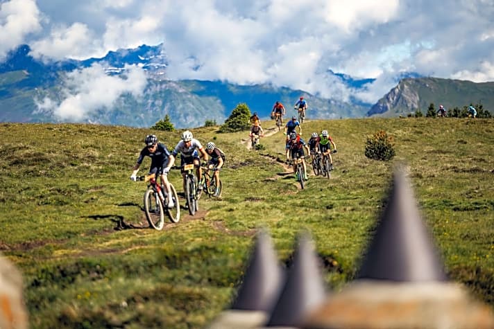   Im Renntempo über die Alpen: Nach der Corona-Pause fiel endlich wieder der Startschuss zur <a href="https://www.bike-magazin.de/mtb_news/events_rennen/maxxis-bike-transalp-2021" target="_blank" rel="noopener noreferrer nofollow">BIKE-Transalp</a> . Seite 8