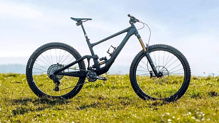   Specialized S-Works Enduro – 14,7 kg / 169/172 mm / 29" / 13500 Euro