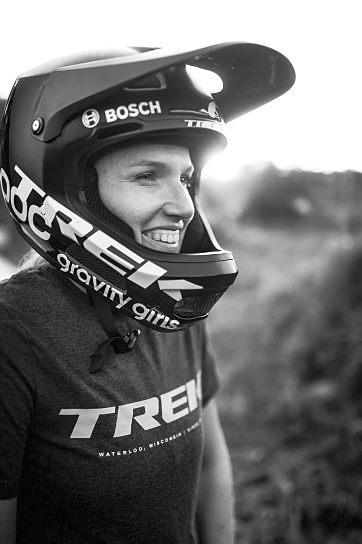  Kathi Kuypers Team-Rider Trek: Die Oberbayerin ist die einzige deutsche FMB-Slope­stylerin. Doch Kathi liebt nicht nur Sprünge, sondern auch Touren – ob mit Motorunterstützung oder ohne.