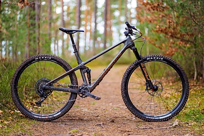   Referenz-Bike: Transition Spur Carbon GX – 12,3 kg / 117/122 mm / 29" / 5799 Euro