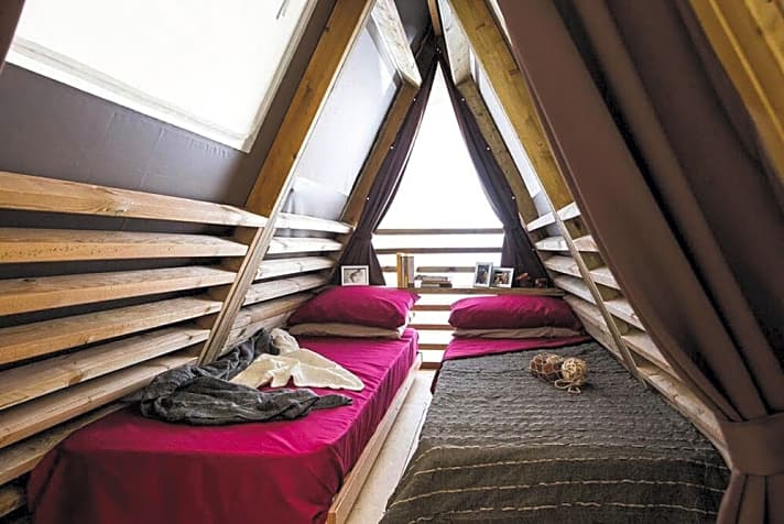   Camping Tahiti in Finale Ligure bietet auch Zelte aus Holz