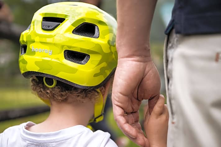   Die Bimbi Secure Technology soll Druckstellen verhindern. Die Weite lässt sich per Drehknopf einstellen – wie bei den Helmen für Erwachsene.