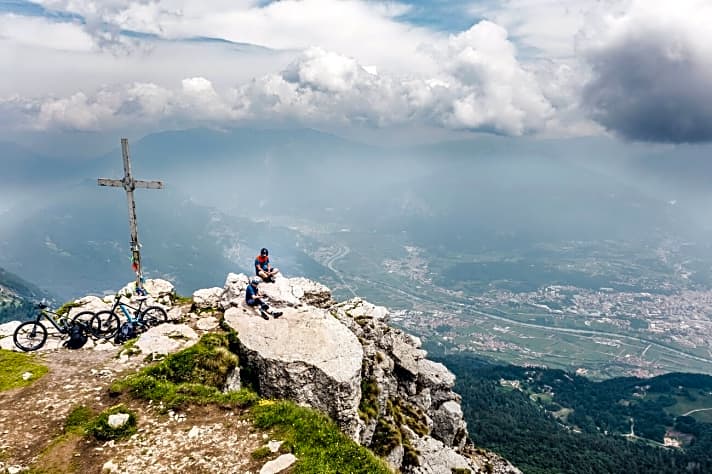 Am Gipfel des Monte Stivos mit super Blick in alle Richtungen. Hier: Rovereto.