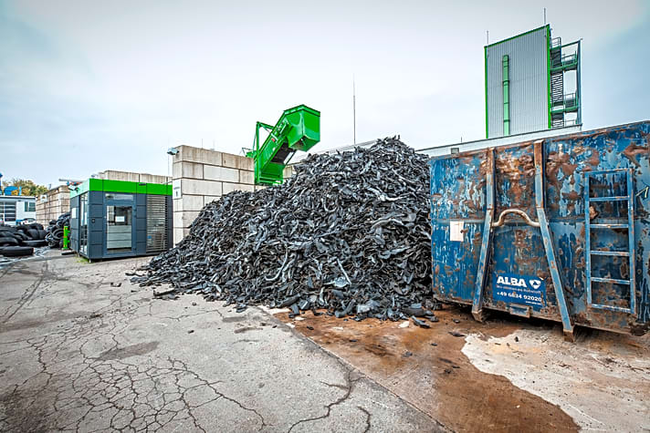 Start in ein neues Leben: Der Sammelplatz für Altreifen bei der Recycling-Firma Pyrum
