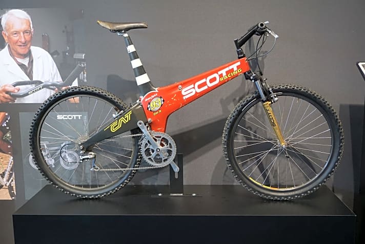 Das 1993er Scott DHR von Worldcup-Star Jürgen Sprich, das in der Firmenzentrale des Mountainbike-Herstellers ausgestellt ist.