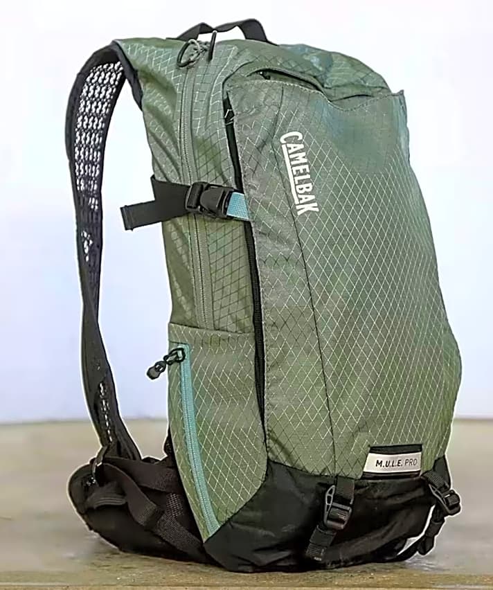 Ein leichter Rucksack ist nicht nur praktisch, er wärmt auch den Rücken. 