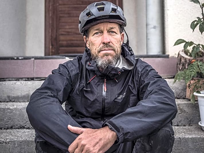 Dan Milner, Abenteuer-Biker: Nenn’ ein Land – Dan Milner war schon dort. Der in Chamonix wohnende Brite tourt seit mehr als 20 Jahren durch die Welt auf der Suche nach den besten Singletrails.