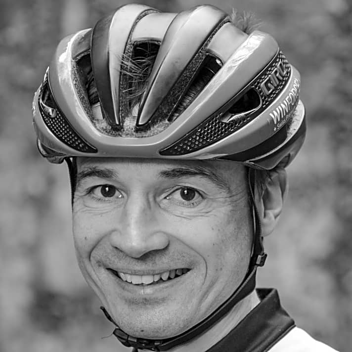 Der Schweizer Ex-Profi  Lukas Stöckli liebt Mountainbiken und ist für seine besonderen und teilweise auch ausgefallenen Touren bekannt. 