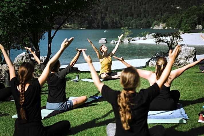 Sonnengruß: Die Yoga-Sessions am Morgen lockern Beine, Rücken und Geist.