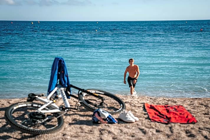 Wonen waar normale mensen op vakantie gaan en de rijken wonen. Fabio springt in zee in zijn geadopteerde thuisbasis Monaco aan de Côte-d'Azur.