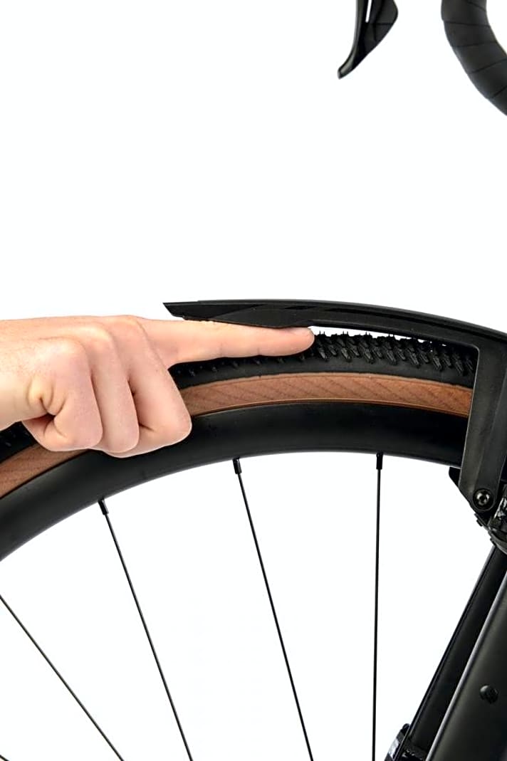 Schutzbleche sollten am Rennrad und am Gravelbike mindestens einen Zentimeter Abstand vom Reifen haben