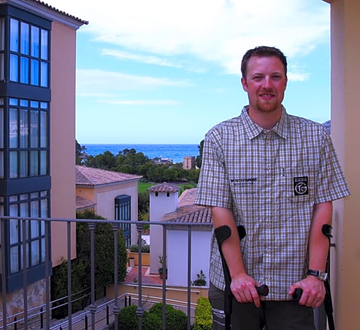   Endlich am Ziel: Marc Rasche auf dem Balkon seines Hotels auf Mallorca  