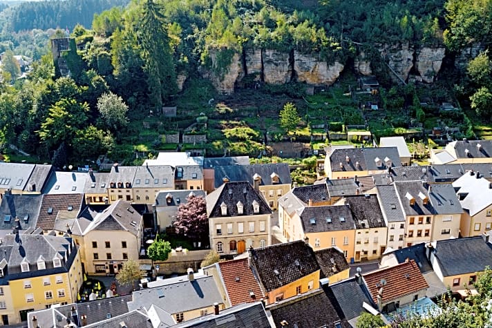   Vogelperspektive: Blick von der Burg Larochette auf die gleichnamige Ortschaft (Touren 1 und 2)