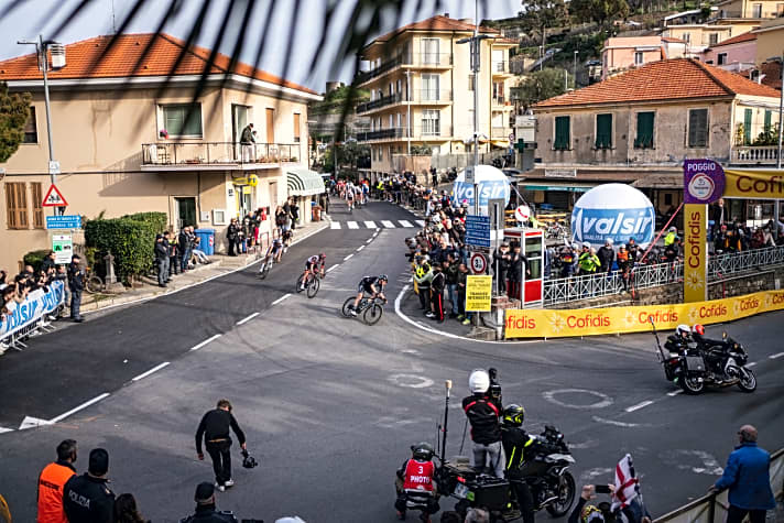 An einem Tag des Jahres ist eine Telefonzelle am Poggio der Mittelpunkt des Weltradsports: Hier hat man den besten Blick auf entscheidende Momente bei Mailand-San Remo.