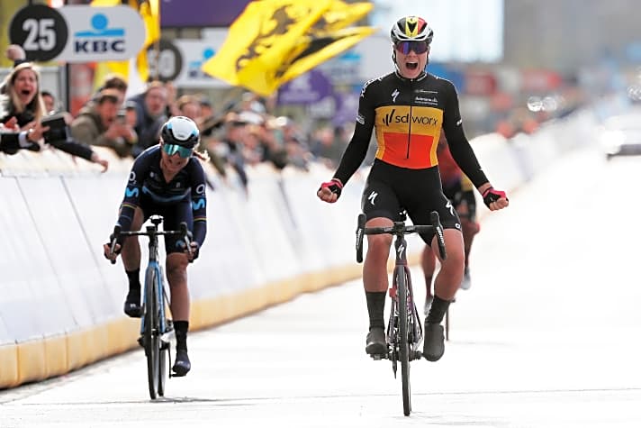 Die Belgierin Lotte Kopecky gewinnt die Flandern-Rundfahrt vor Annemiek Van Vleuten und Chantal Van Den Broek aus der Niederlande.