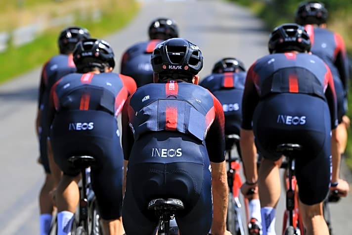 Team INEOS Grenadiers beim Training für die Tour de France 2022