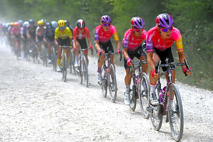 Die 4. Etappe der Tour de France Femmes führte auch über Schotterstraßen