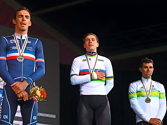 Rad-WM: Die Medaillengewinner Christophe Laporte, Remco Evenepoel und Michael Matthews (von links) 