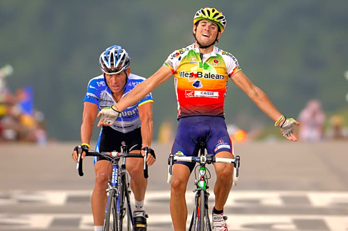 Valverde schlägt in seiner ersten Tour 2005 Lance Armstrong in Courchevel