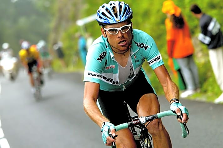 Erbittertes Duell: Bei der Tour de France 2003 kann Ullrich (vorne) Armstrong (hinten) am Col du Tourmalet zwischenzeitlich distanzieren 