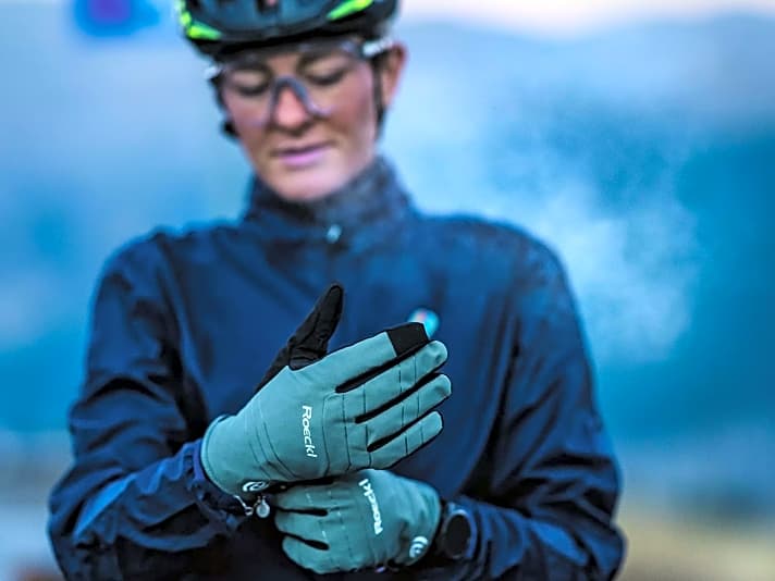 Wie gut schützen und wärmen gefütterte Handschuhe? Acht Paare im TOUR-Test, jetzt im Heft 12/2022