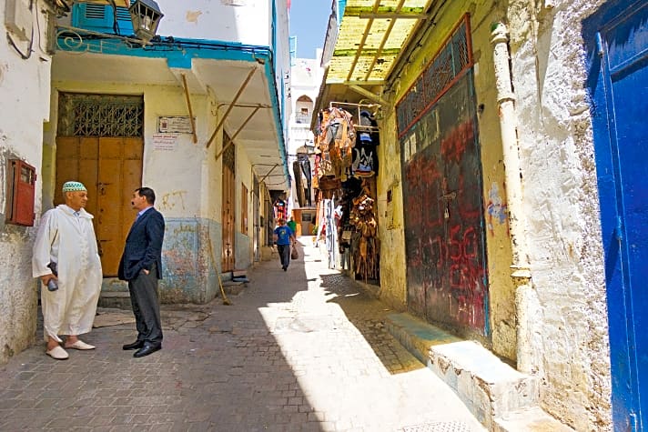   Enge Gassen Im marokkanischen Tanger tauchen die Teilnehmer der Kreuzfahrt kurz in eine fremde Welt