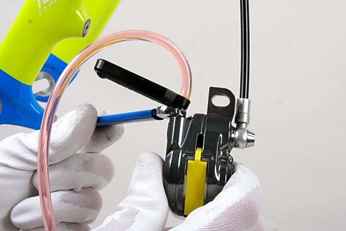 Workshop: So entlüften Sie hydraulische Shimano Rennrad-Scheibenbremsen ...