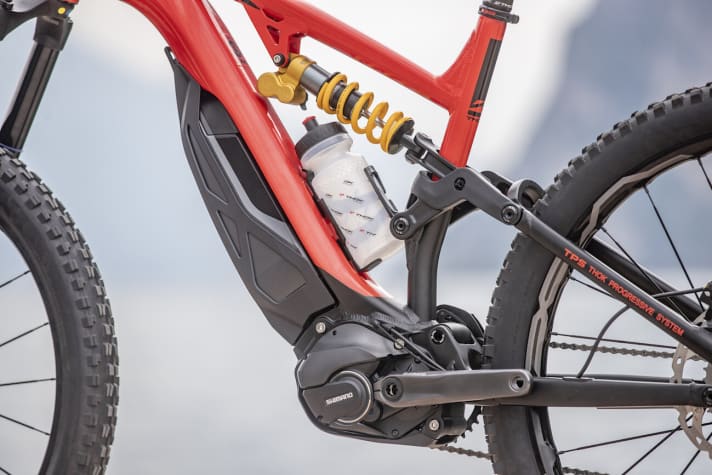   Der hochwertige Stahlfederdämpfer von Öhlins soll dem Bike ein fluffiges Fahrverhalten entlocken.