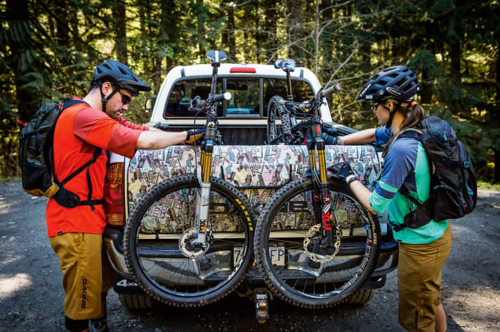   Geht auch ohne: Von Squamish Downton erreicht man die meisten Trails mit dem Bike in 20 Minuten. Die autoverliebten Amis fahren dennoch gerne das erste Stück im Pickup-Truck.