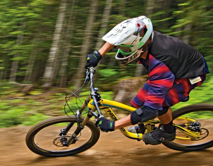   Los, rein in die Falllinie: Das neue, stark hydroformierte Downhillbike von Norco wurde in enger Zusammenarbeit mit Worldcuppern entwickelt, daher überrascht es wenig, dass in dem kanadischen Boliden ein reinrassiges DH-Herz pocht.