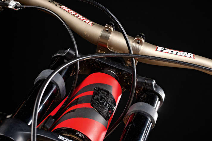   Intense M16 Carbon Pro Bullit 