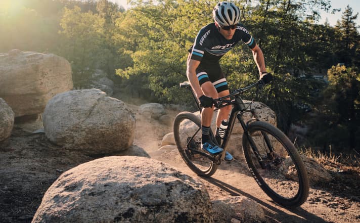   Mit dem XTC hat Giant endlich wieder ein konkurrenzfähiges Race-Hardtail im Programm, dem eine Startnummer am Lenker gut steht.