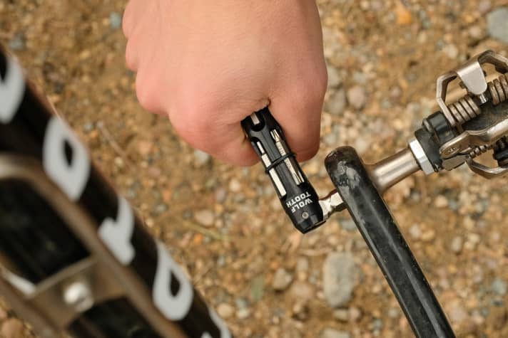   Sogar ein 8-Millimeter-Inbus ist mit an Bord. Damit lassen sich zum Beispiel lockere Pedale nachziehen.