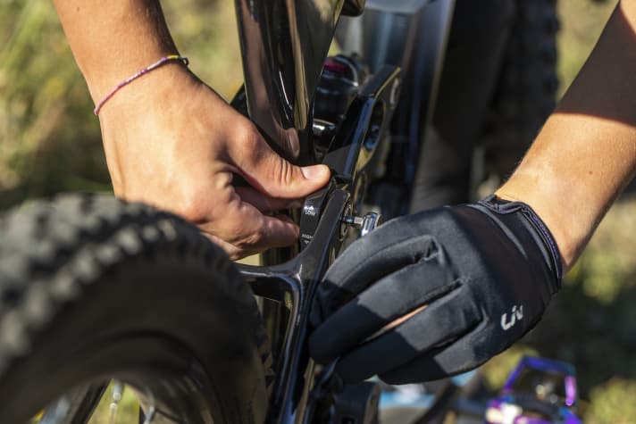   Über den Flipchip in der Wippe lassen sich Parameter wie Lenkwinkel oder Tretlagerabsenkung anpassen.