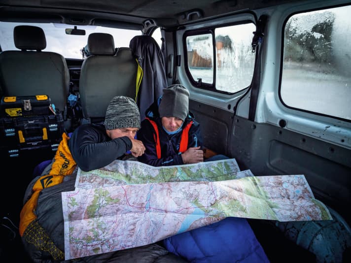   Eisiges Erwachen: Die Suche nach den besten Trails in Alpe d’Huez ist im November ein frostiges Unterfangen. Seite 6