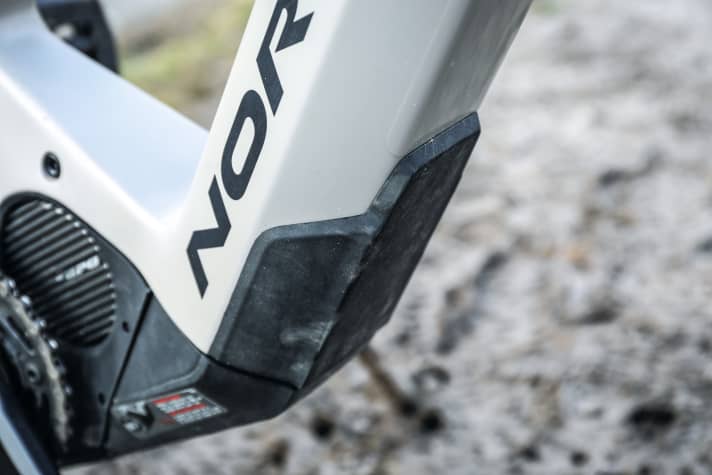   Norco Sight VLT C2: Der Rahmenschutz an Unterrohr sowie Ketten- und Sitzstrebe sind großflächig und solide. Ready to enduro!