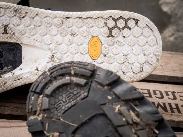   Vibram und SUPtraction sind die am häufigsten verwendeten Gummi-Lieferanten für Trail-Schuhe.