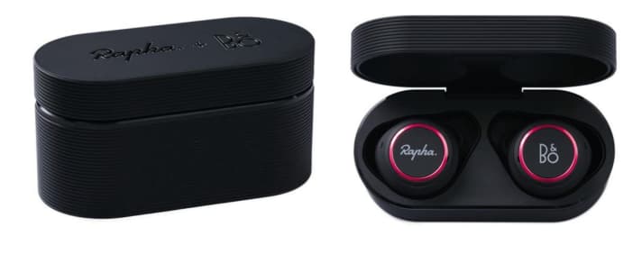   Kompaktes Kästchen: Mit der mobilen Ladestation kann man den Kopfhörer-Akku drei Mal wiederaufladen.