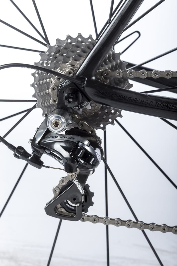   Dura-Ace dank Direktvertrieb: Das X-Lite CRS-4000 ist trotz des moderaten Preises phänomenal gut ausgestattet.