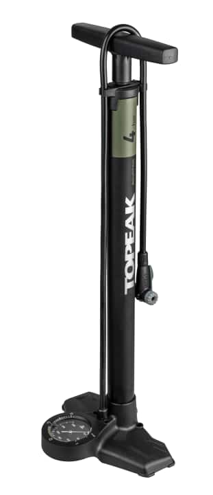 Das Gegenteil zur SKS-Pumpe. Mit dem dicken Rohr schafft die Joeblow 50 % mehr Volumen und pumpt auch dicke Reifen flott auf. | pd-f