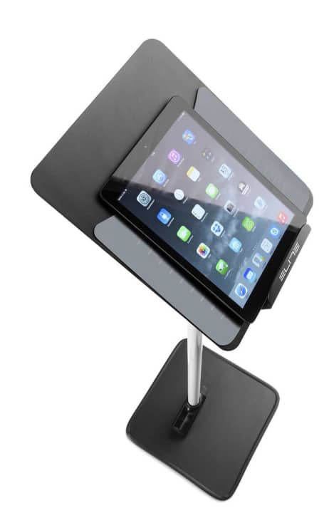   So ist das Tablet immer im Blick, hier mit der Halterung von Elite.