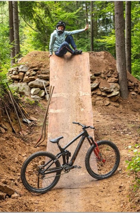 Eine neue Bike-Kategorie: Kathi baute sich ein Slopenduro auf. In FREERIDE verrät sie, was es damit auf sich hat.