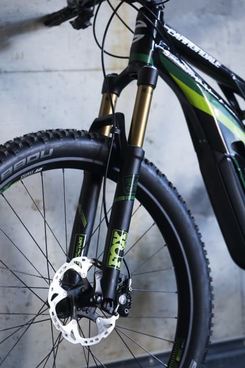   Im Moterra steckt eine Gabel mit 130 Millimetern Federweg, dem Moterra LT spendiert Cannondale 160 Millimeter.