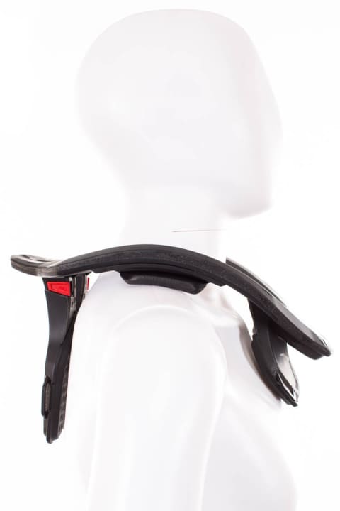 <a href="http://leatt.com/" target="_blank" rel="noopener noreferrer nofollow">Leatt</a>  DBX 3.5 Neckbrace   Die Erfinder des Neckbrace liefern mit dieser Neuheit die mit rund 500 Gramm leichteste Halskrause der Firmengeschichte – 25-38 % leichter als bisherige Modelle. Und das zu einem Einsteiger-freundlichen Preis.  Jury Statement: Den Award verdient sich das Neckbrace aufgrund seines luftigen Designs und des günstigen Preises.