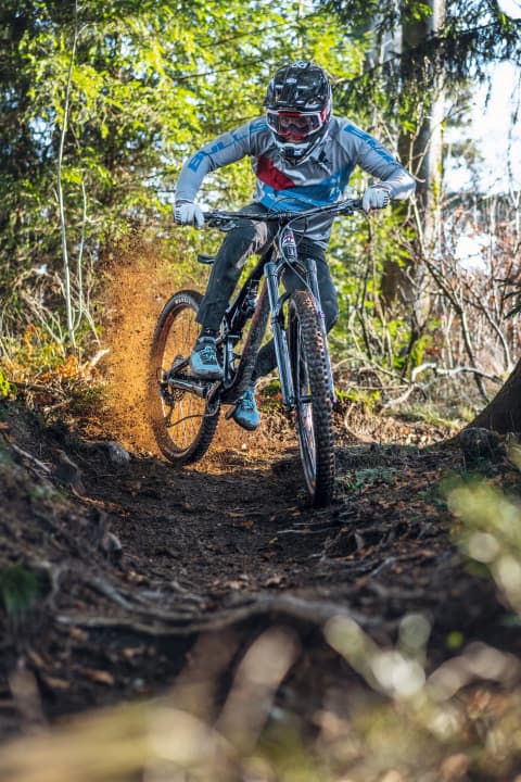  Testsieger bei den Highend-Enduros 2022: Wunderwaffe Rocky Mountain Altitude CF 70