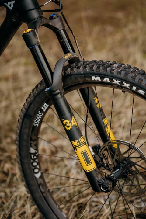   1737 Gramm brachte die neue Öhlins RXF 34 im BIKE-Testlabor auf die Waage. Zum Vergleich: Eine Fox 34 Grip2 (130 mm) wiegt 1835 Gramm, eine Rockshox SID Ultimate nur 1529 Gramm (120 mm).