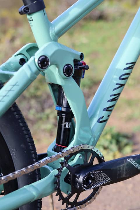 26 Zoll lebt Das Canyon Stitched 720 Slopestyle Fully im Test BIKE