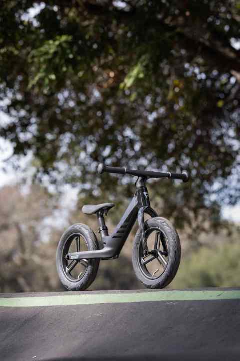 Den gigantiske pre rcarbon er en milepæl på vej til en mere bæredygtig cykelproduktion.